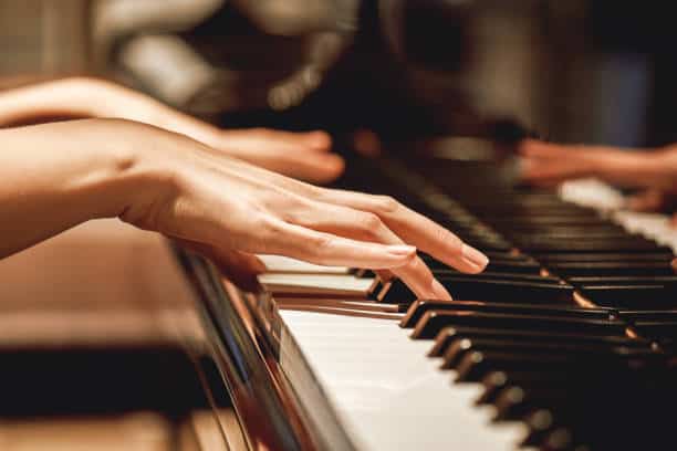 ساز پیانو چیست و از چه قسمت هایی تشکیل شده است؟