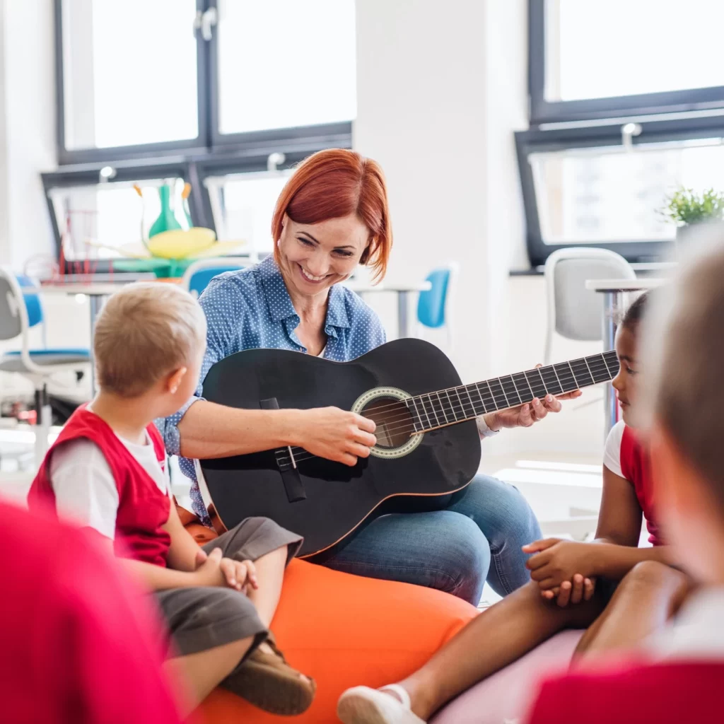 موسیقی درمانی اوتیسم سبب رشد مهارت های تعاملی 