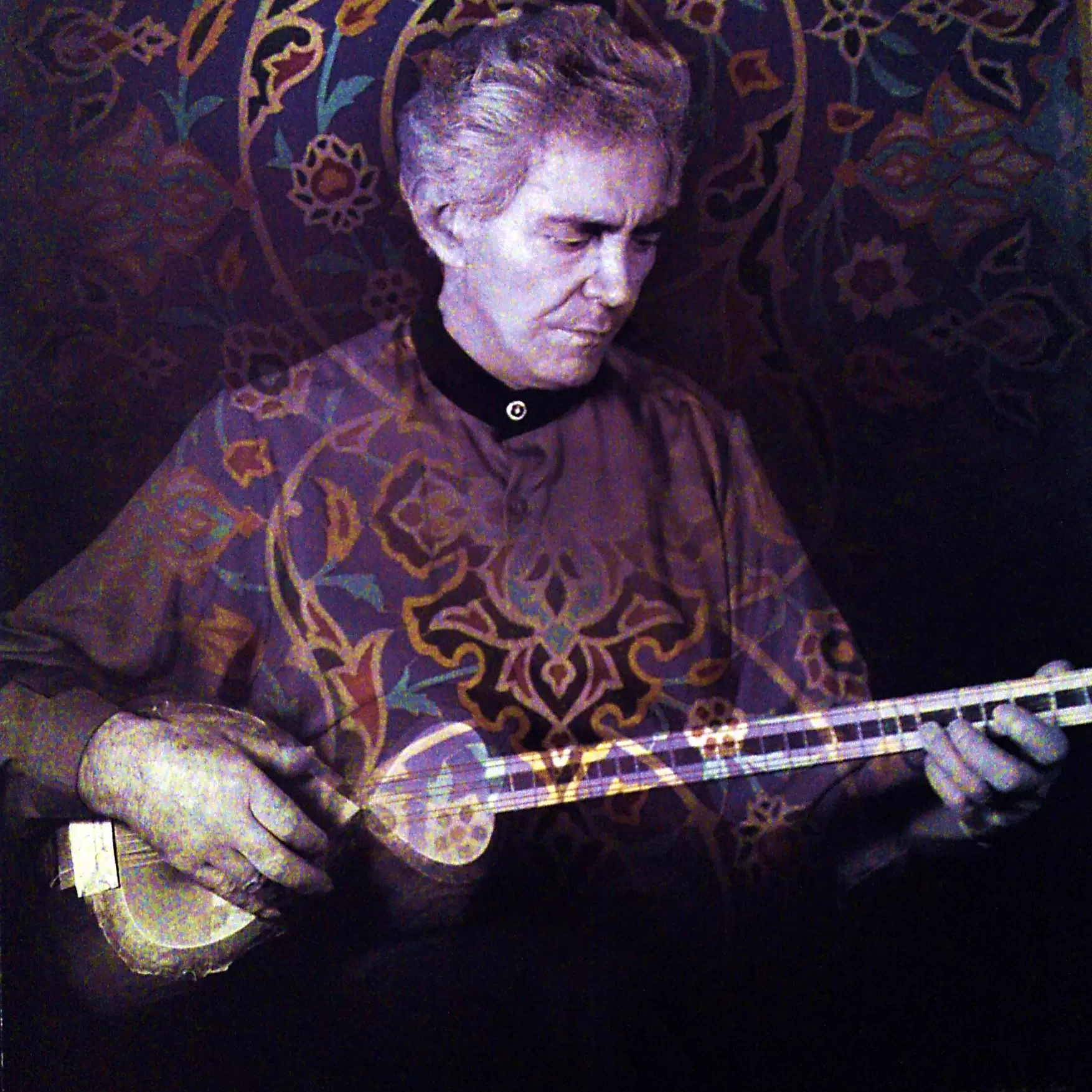 استاد شریف یکی از پرکارترین نوازندگان ایرانی